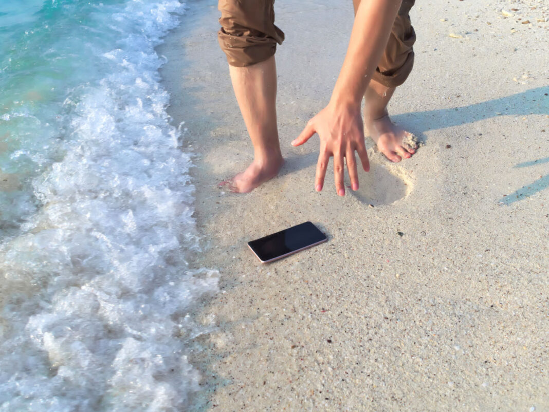 Šta učiniti ako vam telefon upadne u vodu?