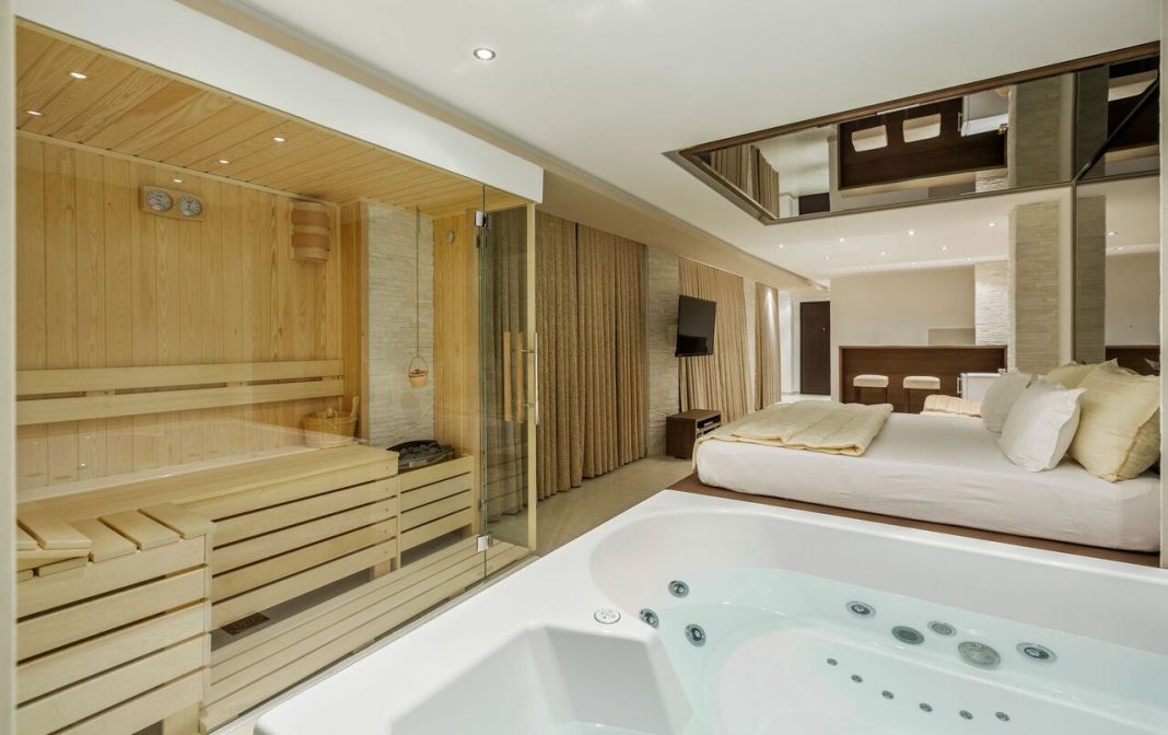 sauna i djakuzi u luksuznoj kuci